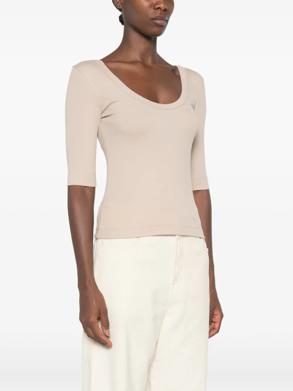 Brunello Cucinelli T-shirt met diepe ronde hals en elleboogmouwen Beige