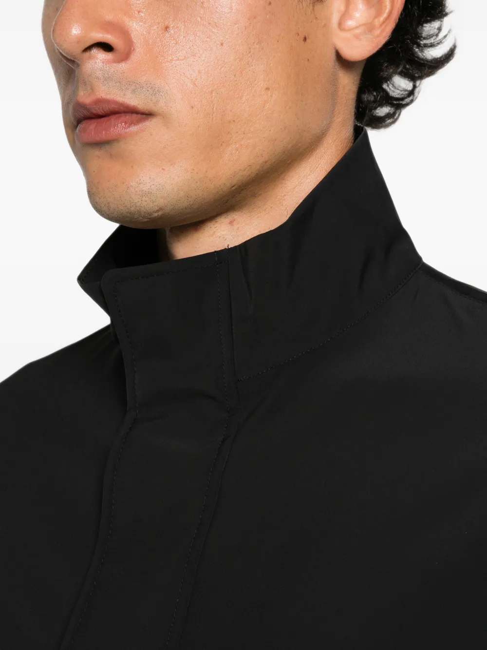 Emporio Armani Jack met hoge hals Zwart