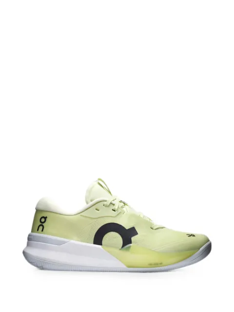 On tenis The Roger Pro 3