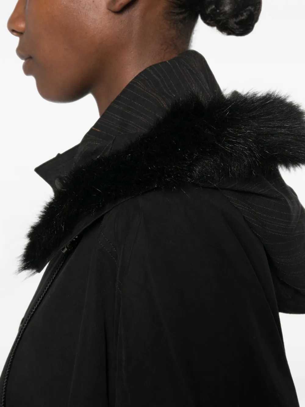 Kiko Kostadinov Bittern poncho met capuchon en afwerking van imitatiebont Zwart
