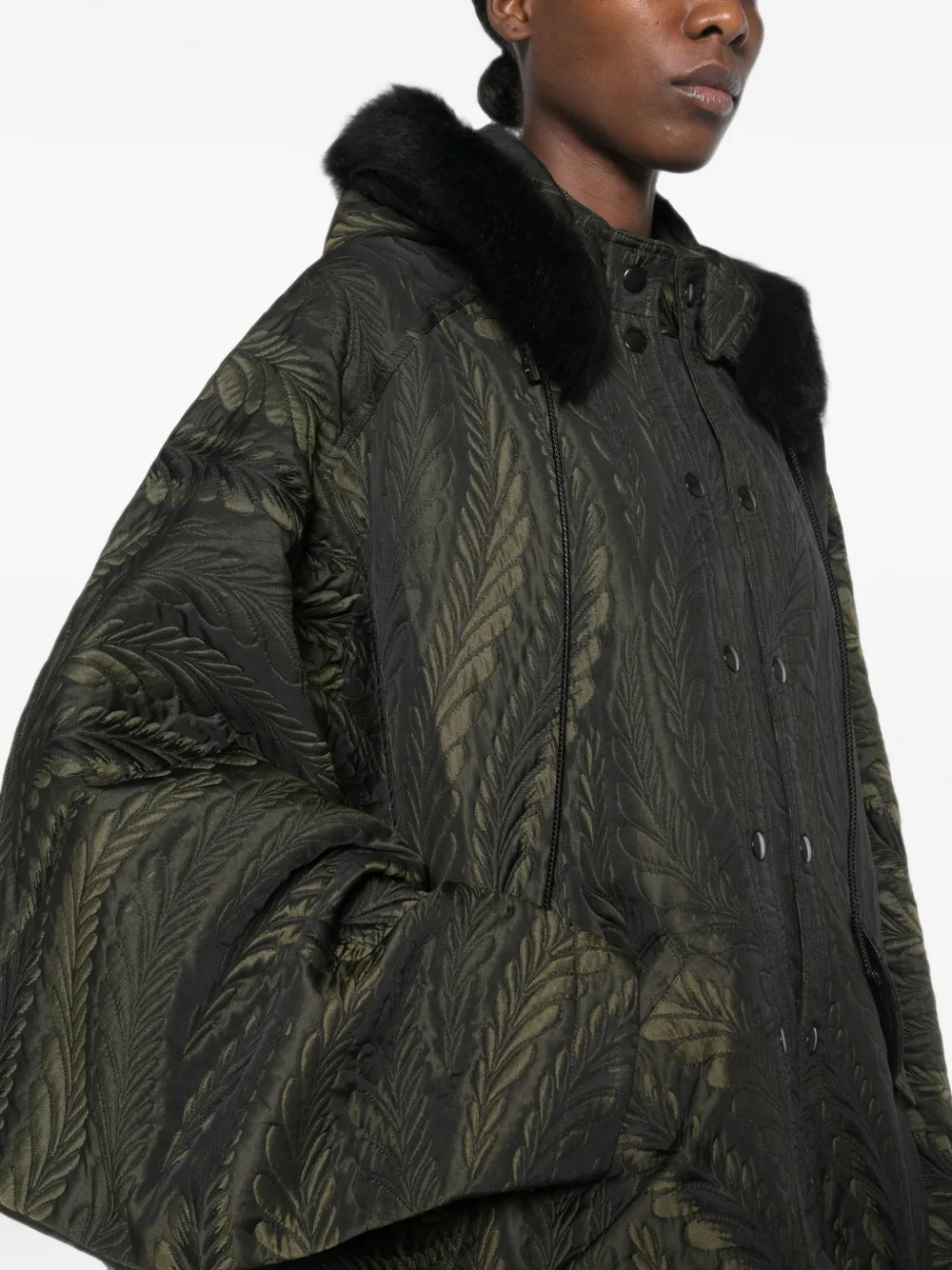 Kiko Kostadinov Bittern poncho met capuchon en bladerjacquard Groen