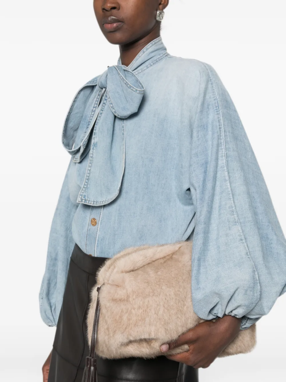 P.A.R.O.S.H. Clutch van imitatiebont Beige