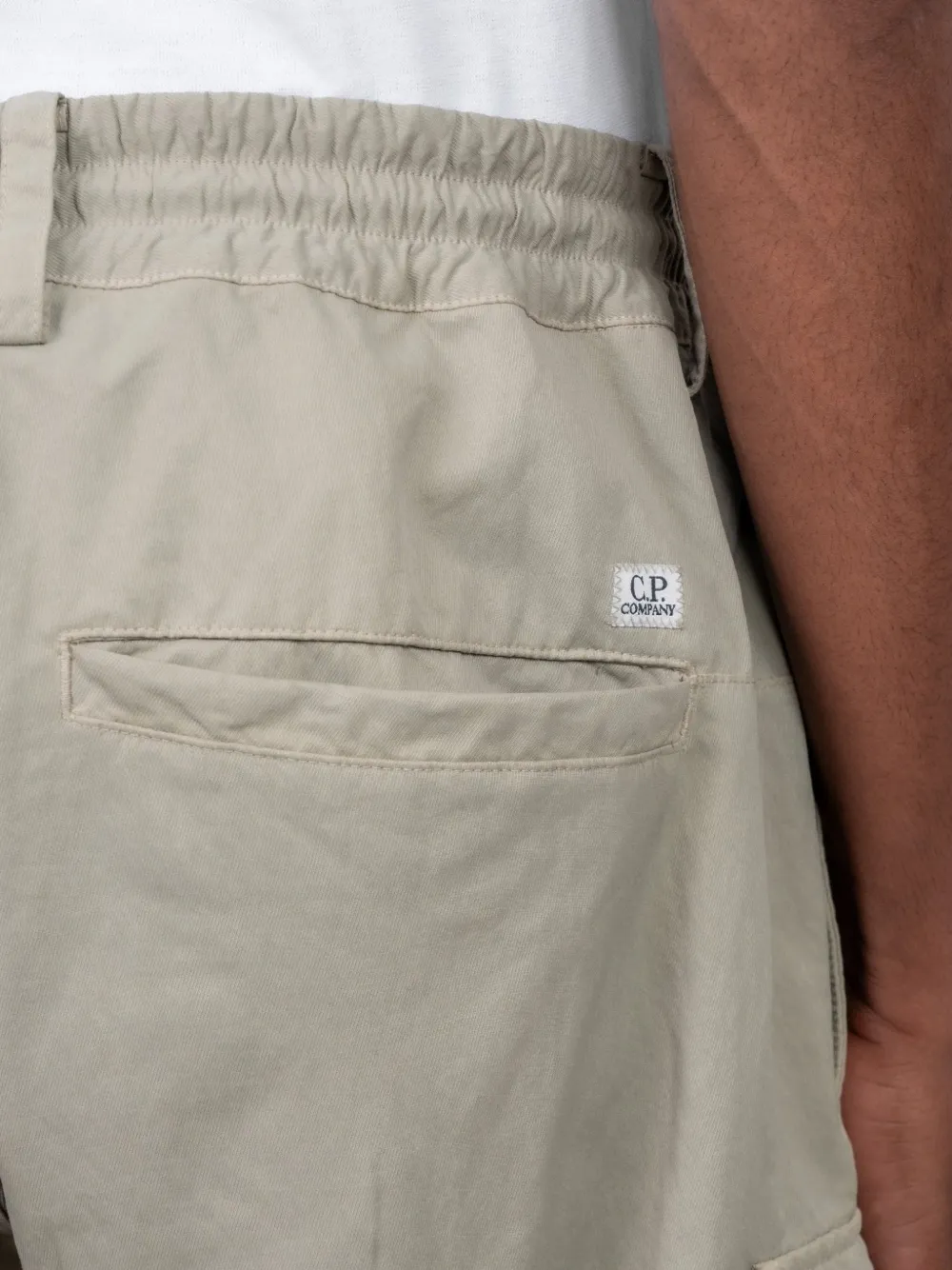 C.P. Company Cargo broek met logo-lens Beige