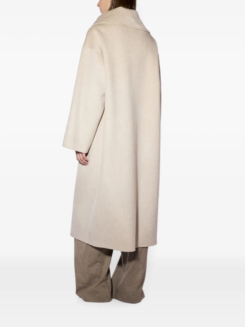Liviana Conti Jas met dubbele rij knopen en Peter Pan-kraag Beige