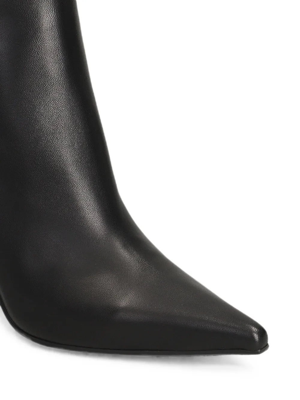 Lola Cruz Stiletto enkellaarzen met puntige neus Zwart