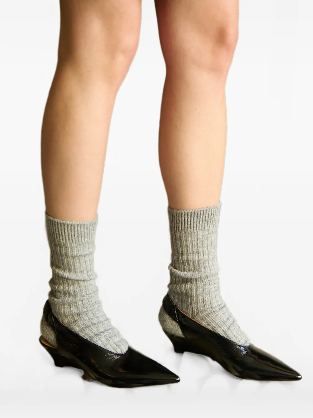 ODISSI Maria pumps met puntige neus en sleehak Zwart