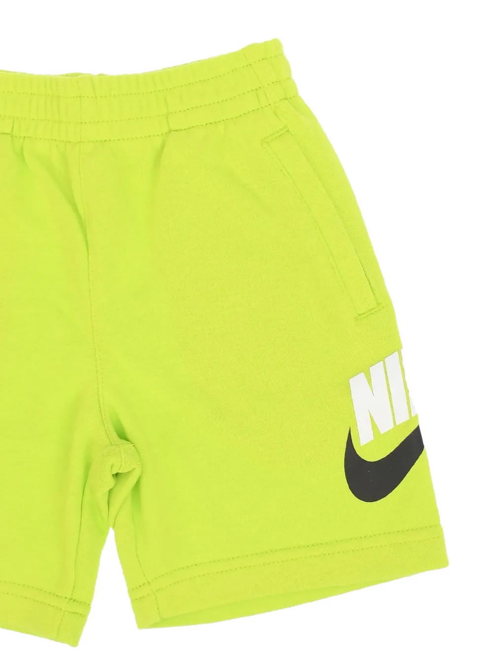 Nike Kids logo-print elasticated shorts Groen