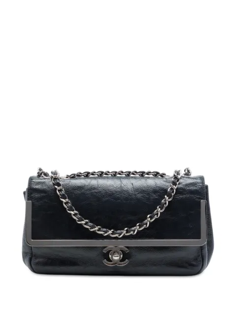 CHANEL Pre-Owned Borsa a spalla piccola in pelle verniciata con battente 2006-2008