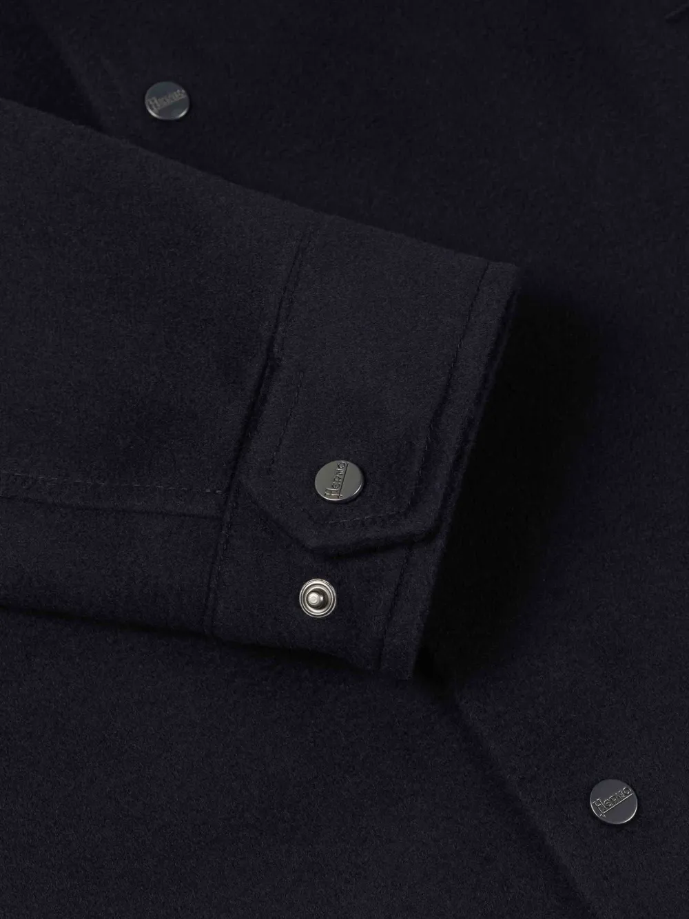 Herno Button-up shirtjack met zak Zwart