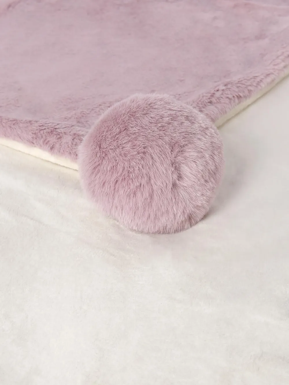 Mayoral Deken met pompon Roze