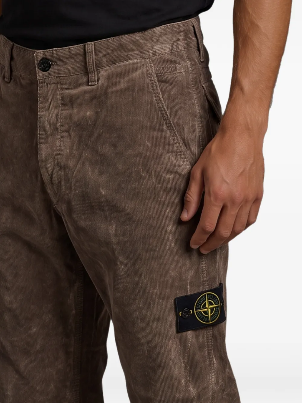 Stone Island 3100039 ribfluwelen chino met Terra-effect Bruin