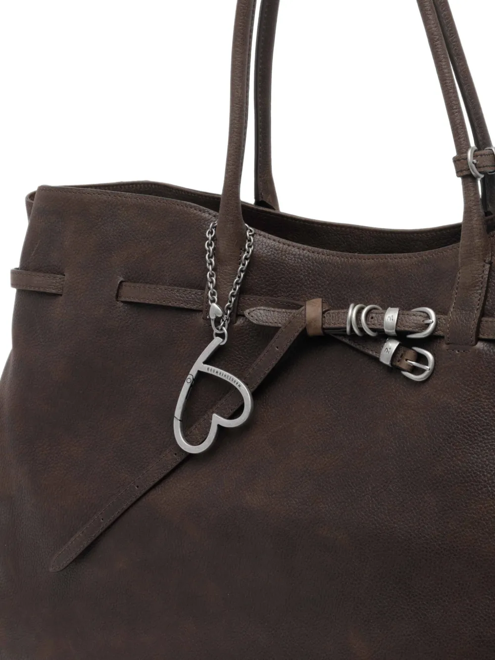 Marge Sherwood Schoudertas met hartbedel en gespdetail Bruin