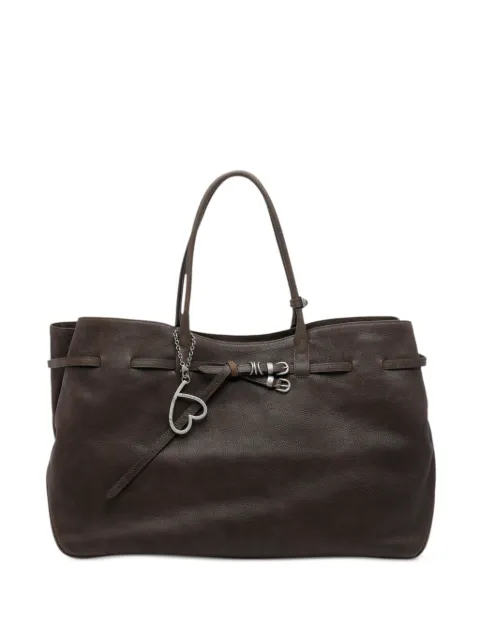 Marge Sherwood Schultertasche mit Herzanhänger und Schnalle