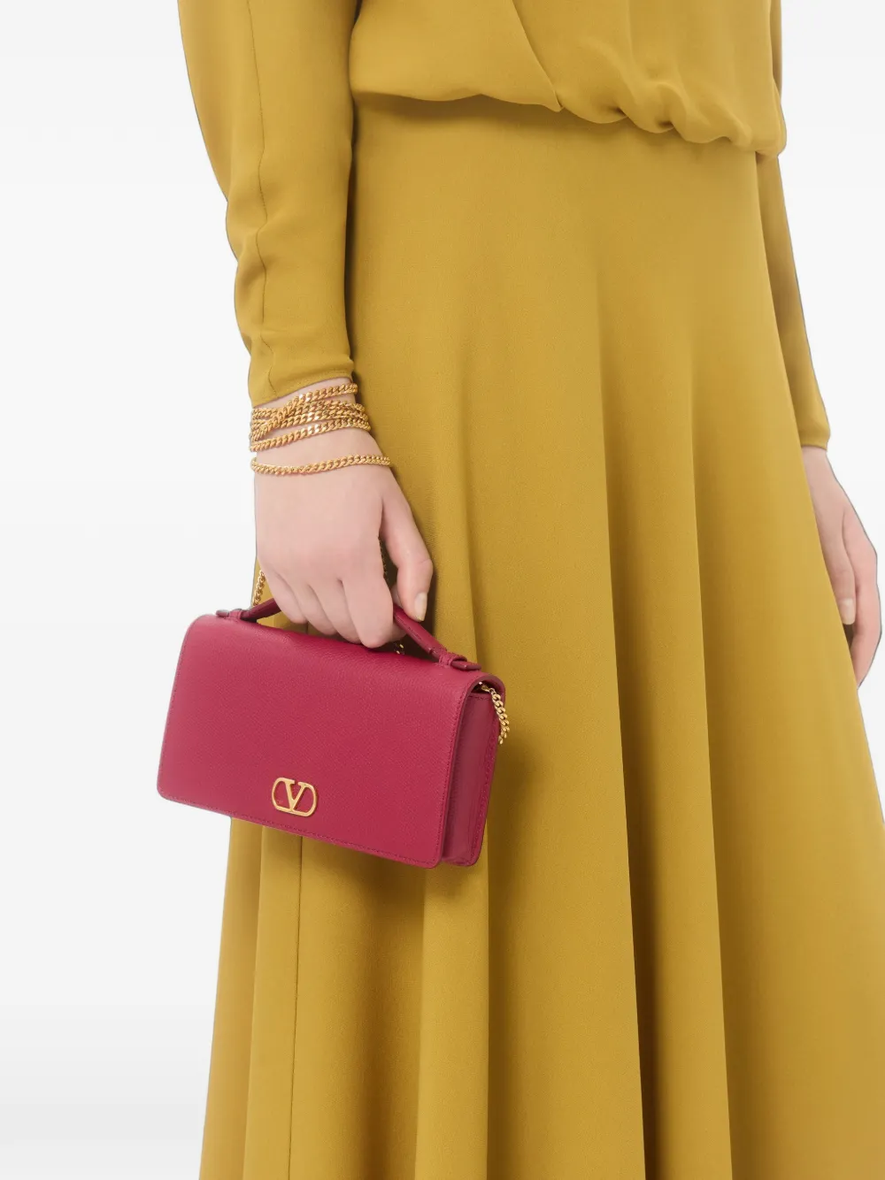 Valentino Garavani VLogo Signature portemonnee van bewerkt kalfsleer met ketting Roze