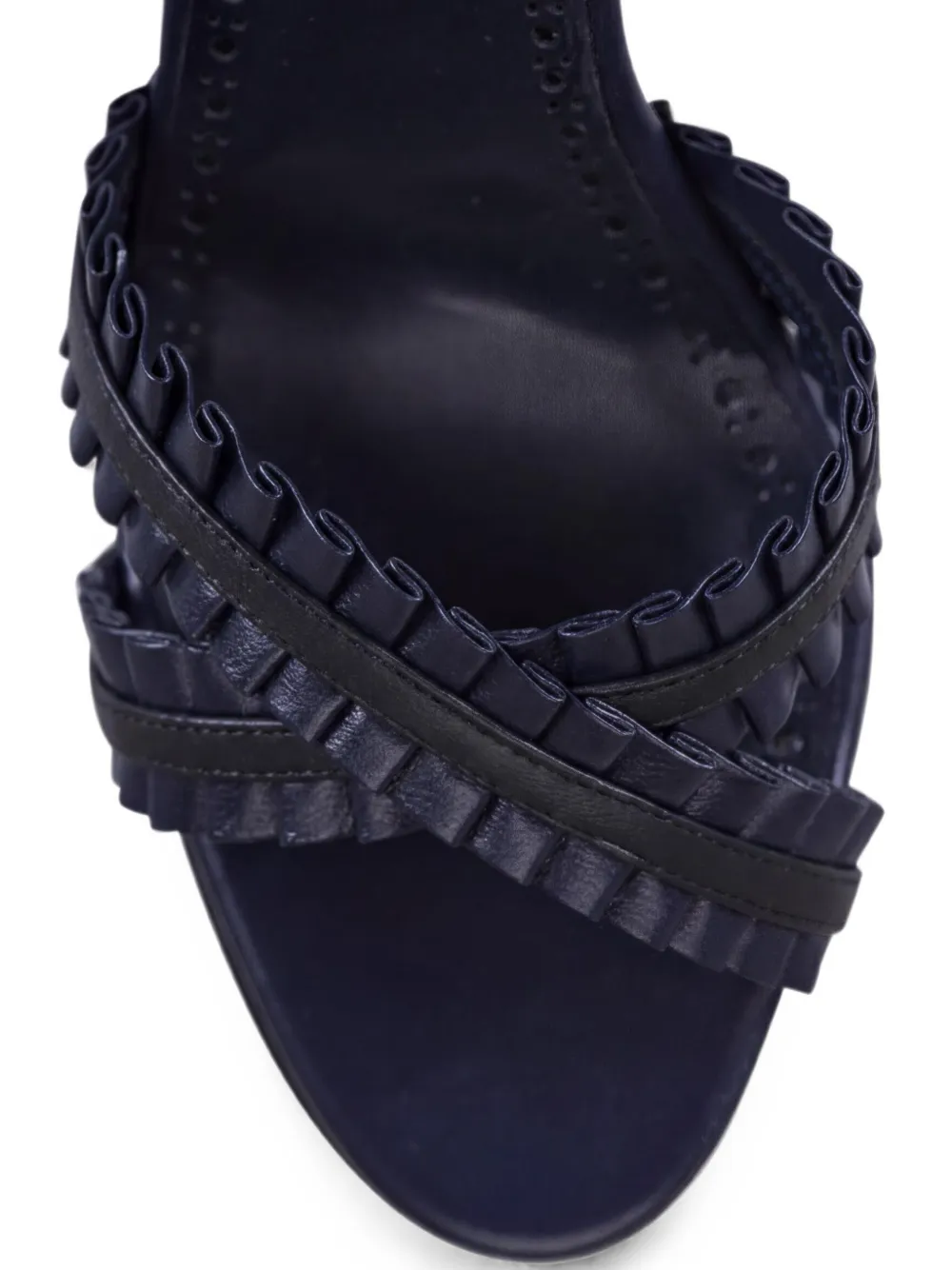 Manolo Blahnik Sandalen met gekruiste bandjes en ruches Blauw