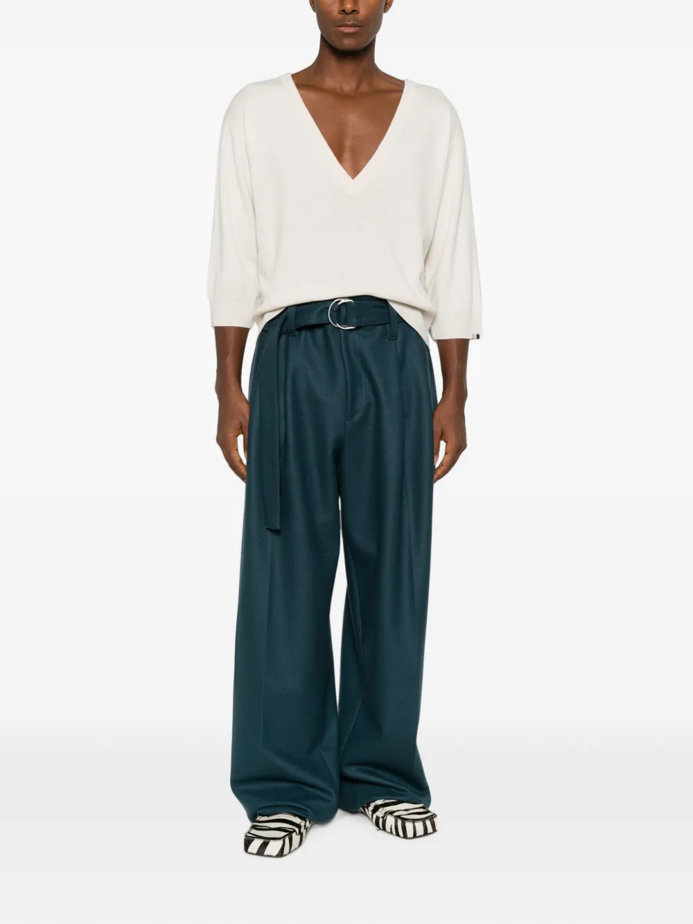 extreme cashmere Pearl trui met V-hals en cropped mouwen Beige