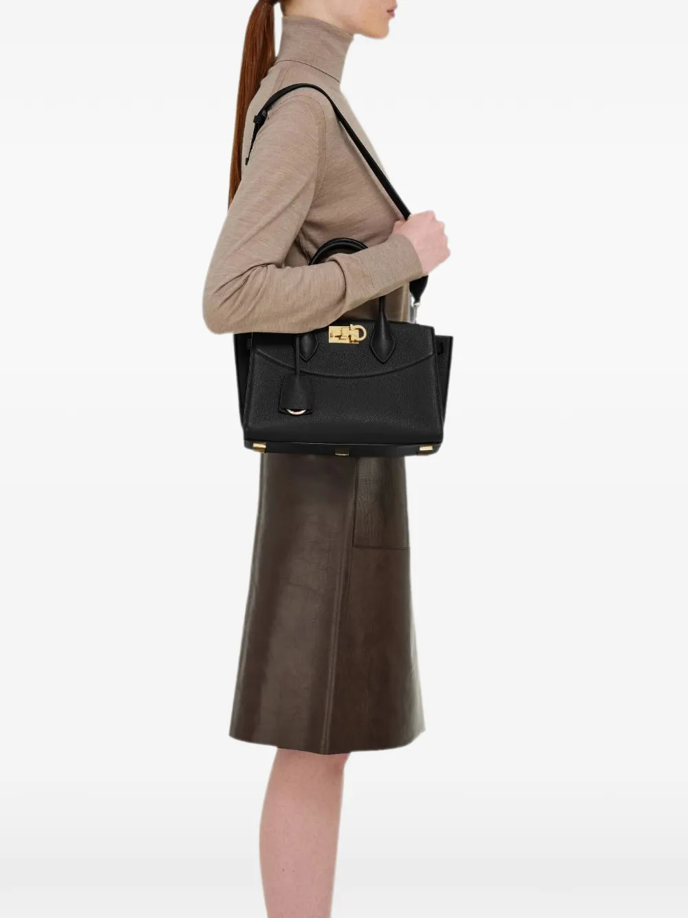 Ferragamo New Studio zachte tas (M) Zwart