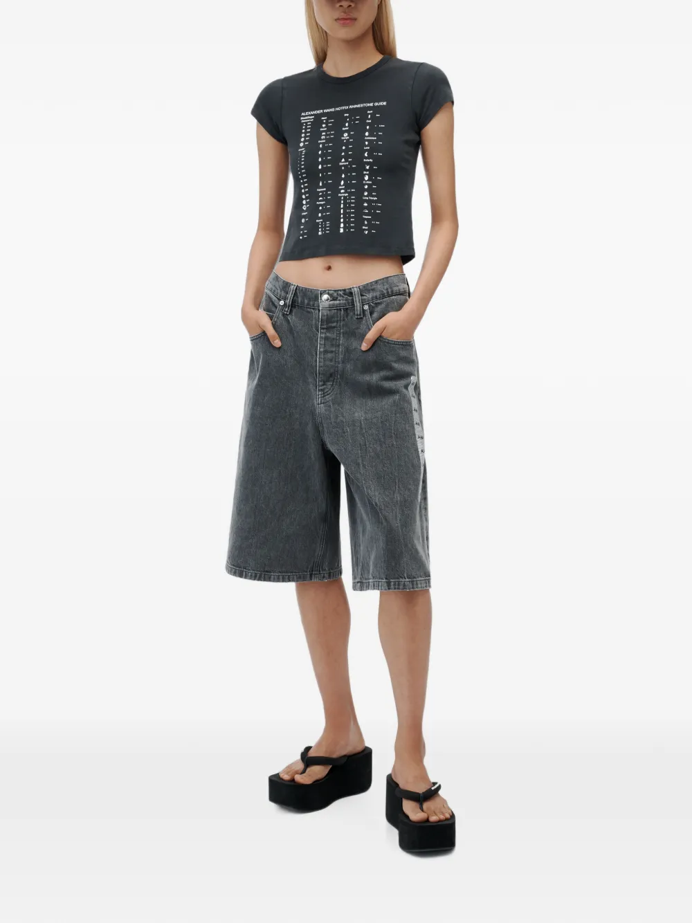 Alexander Wang Getailleerd SS-T-shirt met hotfix grafische kaart Grijs