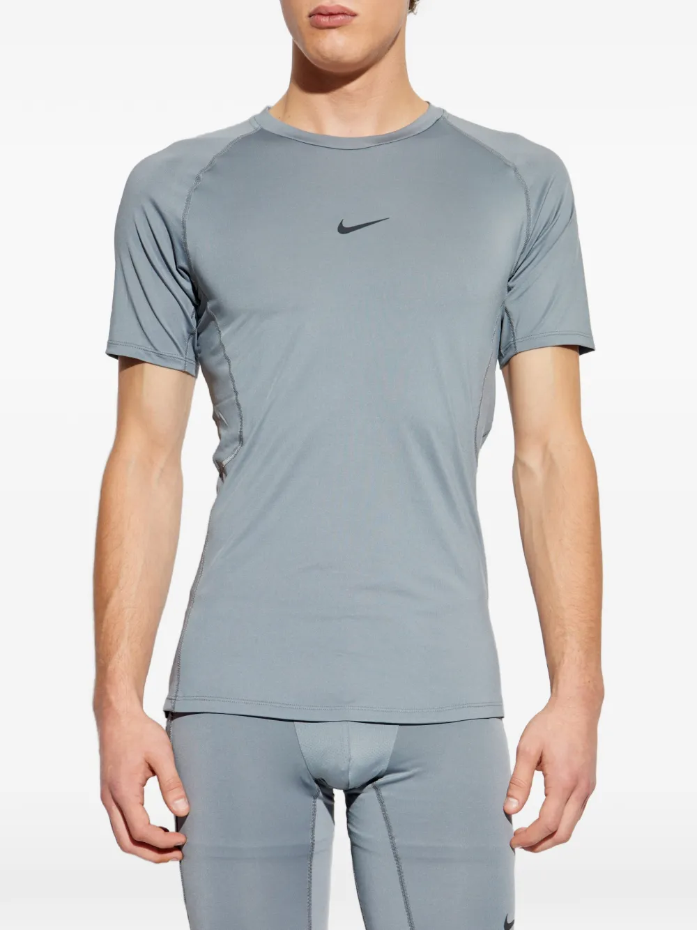 Nike Pro Dri-FIT strakke fitnesstop met korte mouwen Grijs