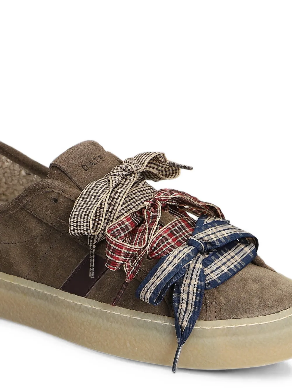 D.A.T.E. Suède sneakers verfraaid met strik Bruin