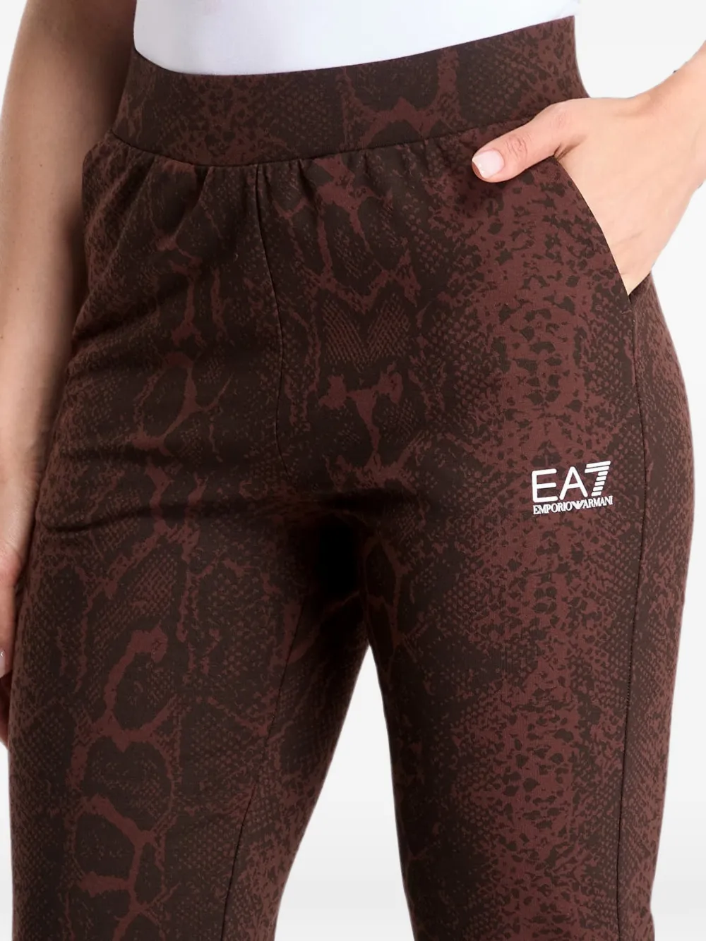 Ea7 Emporio Armani Trainingsbroek met slangenhuid print Bruin