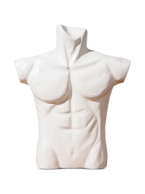 CU I SEEYOU escultura con torso masculino