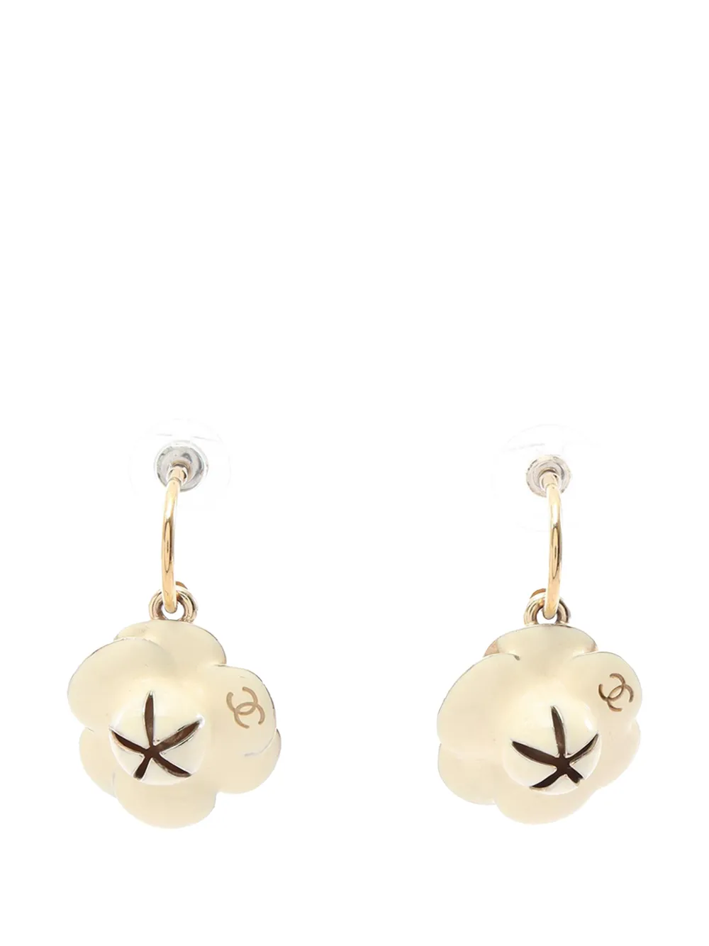 CHANEL Pre-Owned 2002 CC Gold Plated Resin Camellia Hoop Earrings costume earrings - Bianco
