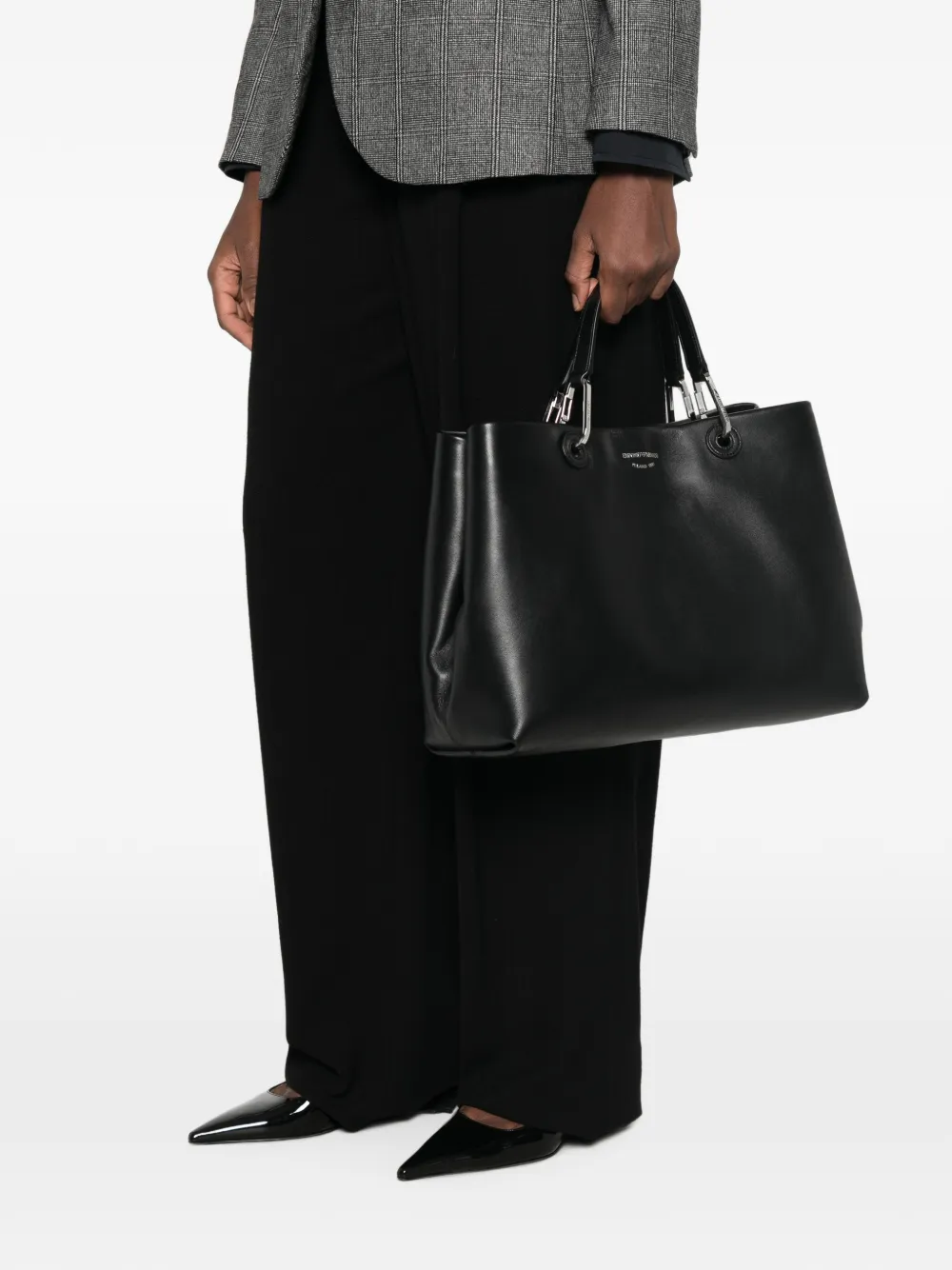 Emporio Armani logo-stamp leather tote bag Zwart