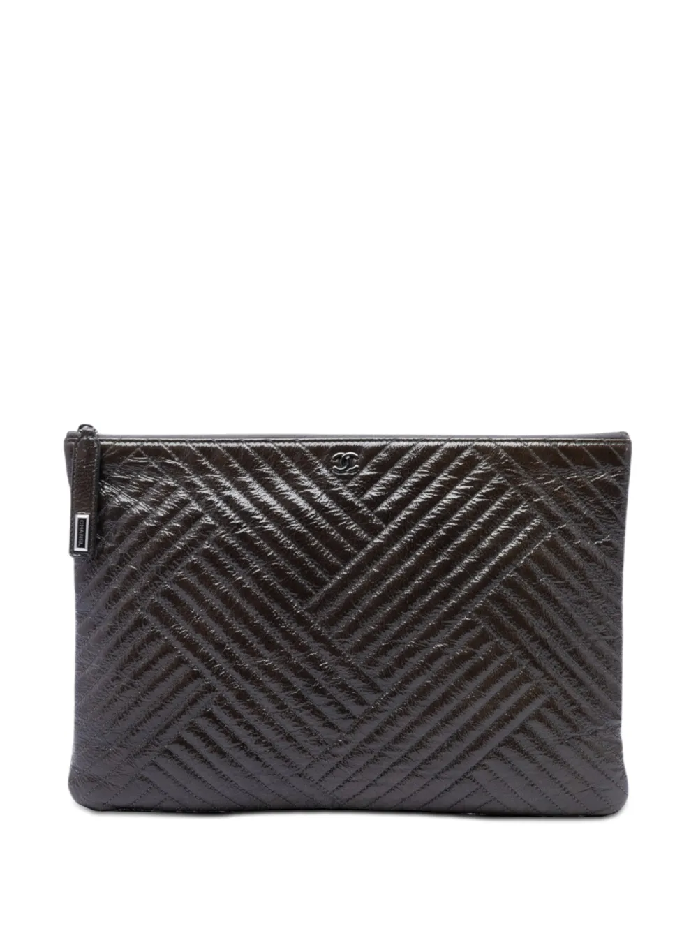 CHANEL Pre-Owned 2015-2016 Large Distressed Chevron Patent Crossing O Case clutch bag - Marrone