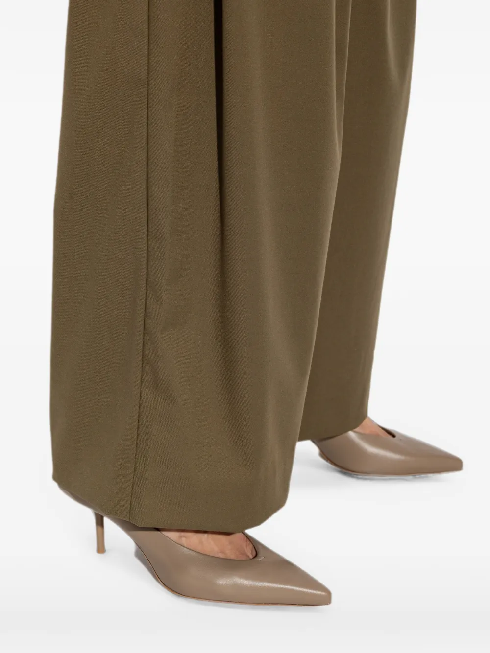 Max Mara Pumps met puntige neus Beige
