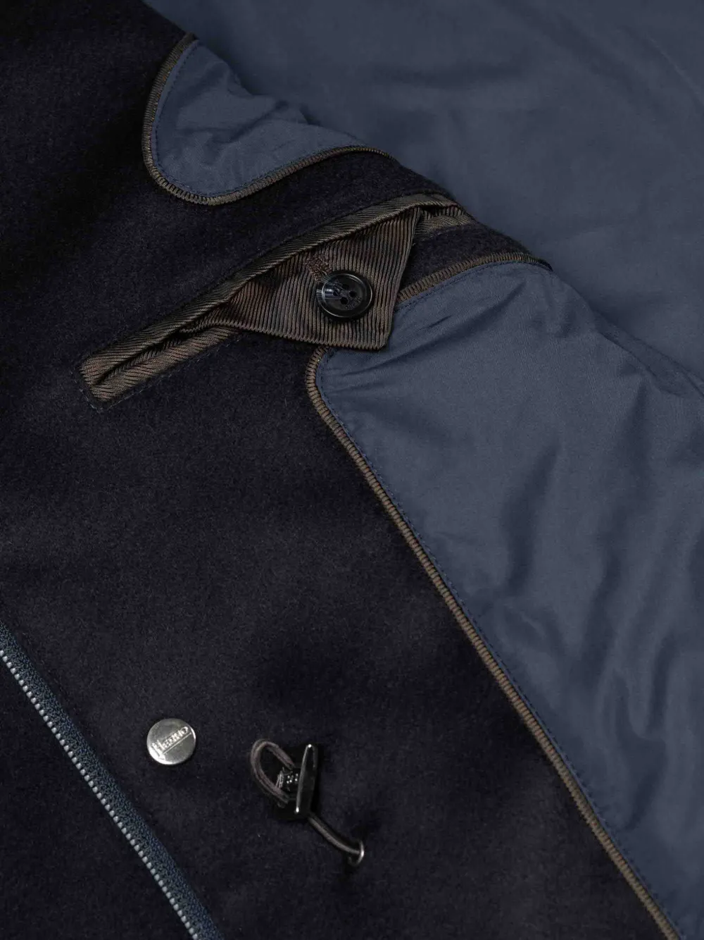 Herno Jas met hoge hals en meerdere zakken Blauw