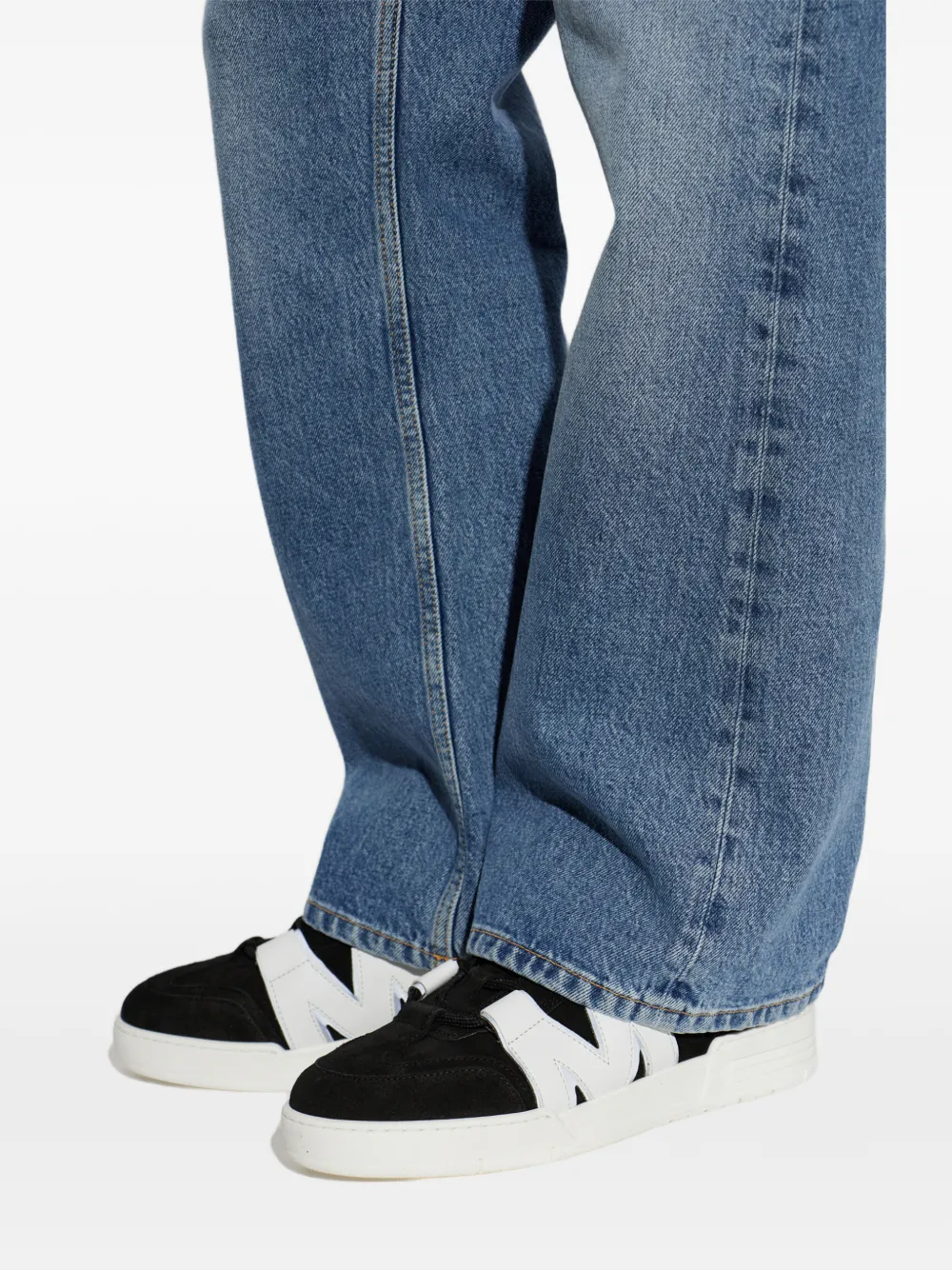 Moschino logo-patch leather sneakers Zwart