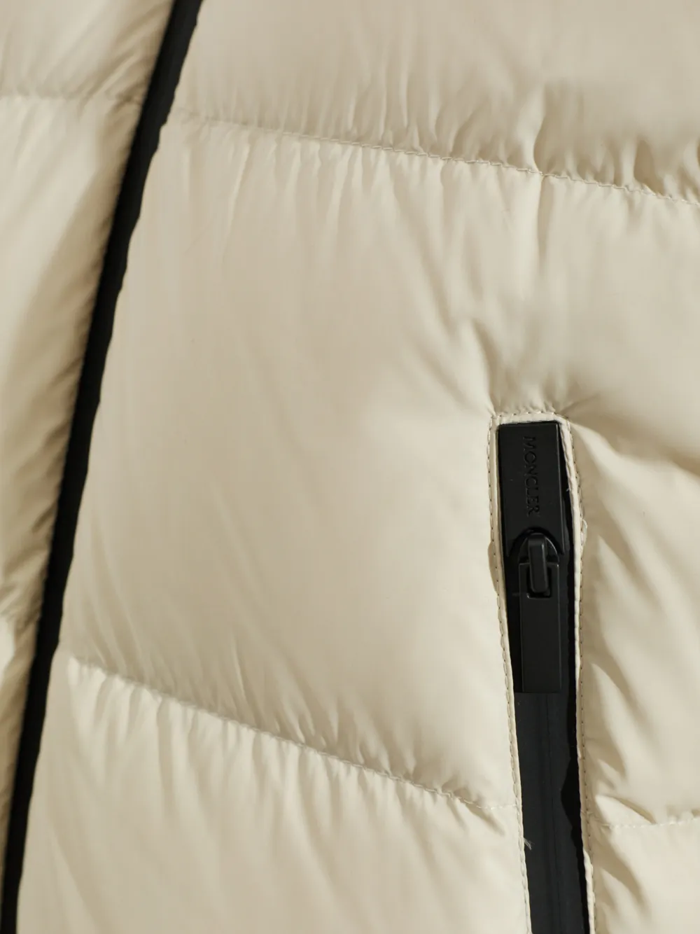 Moncler Dalalven kort donsjack Beige
