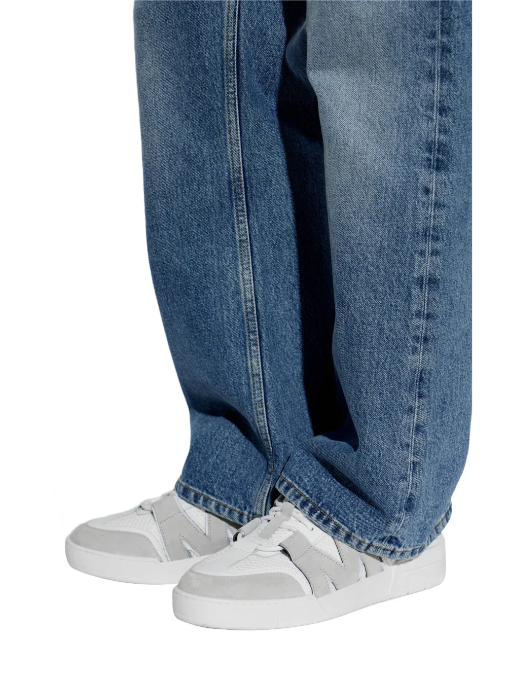 Moschino logo-patch panelled sneakers Wit