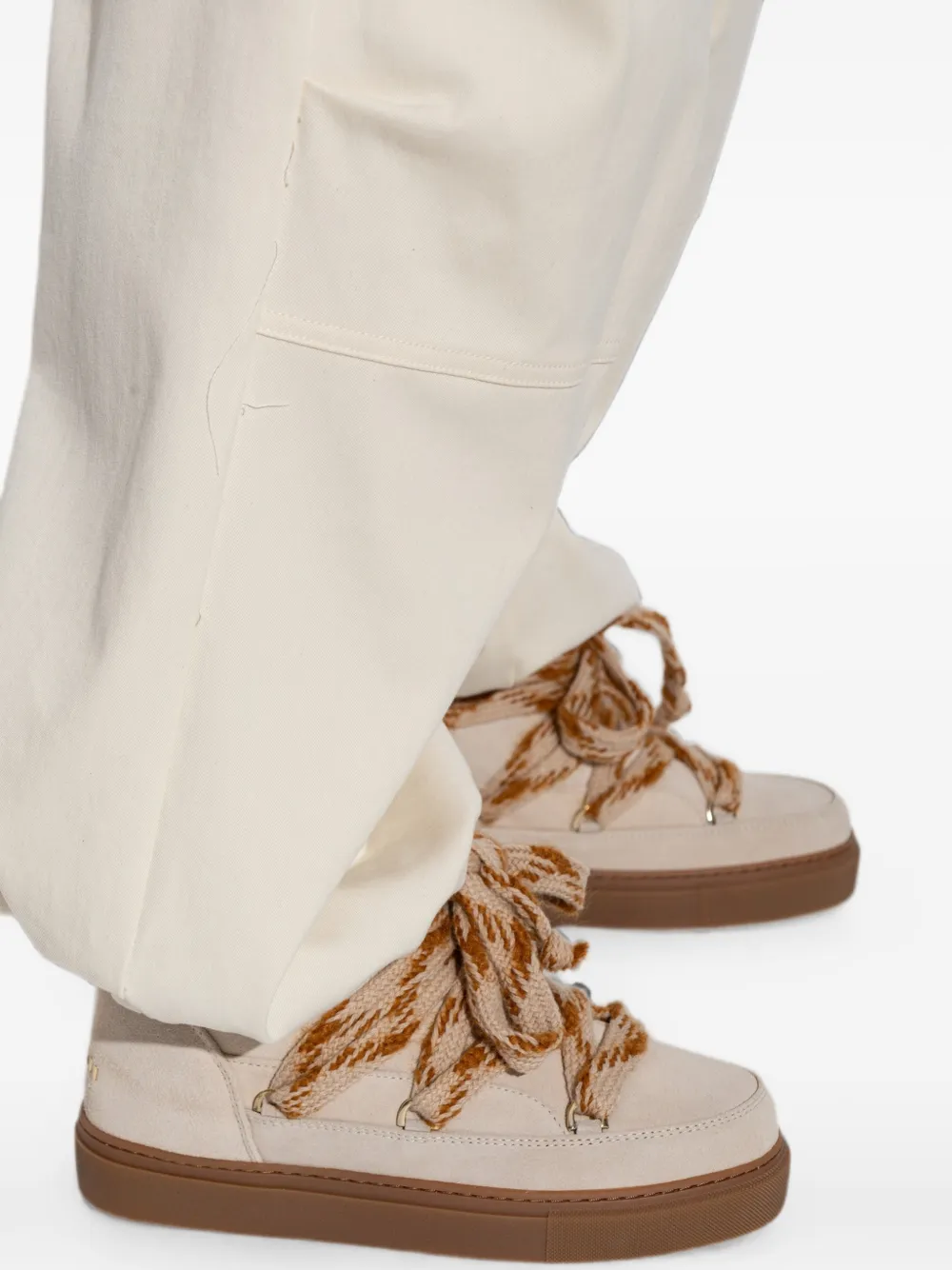 Inuikii Suède snowboots met geknoopt detail Beige