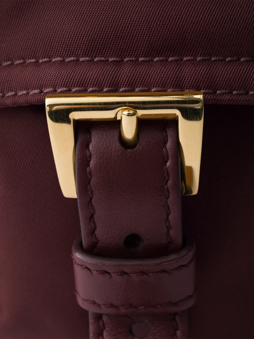 Prada Explore Re-Nylon medium schoudertas met klep Rood