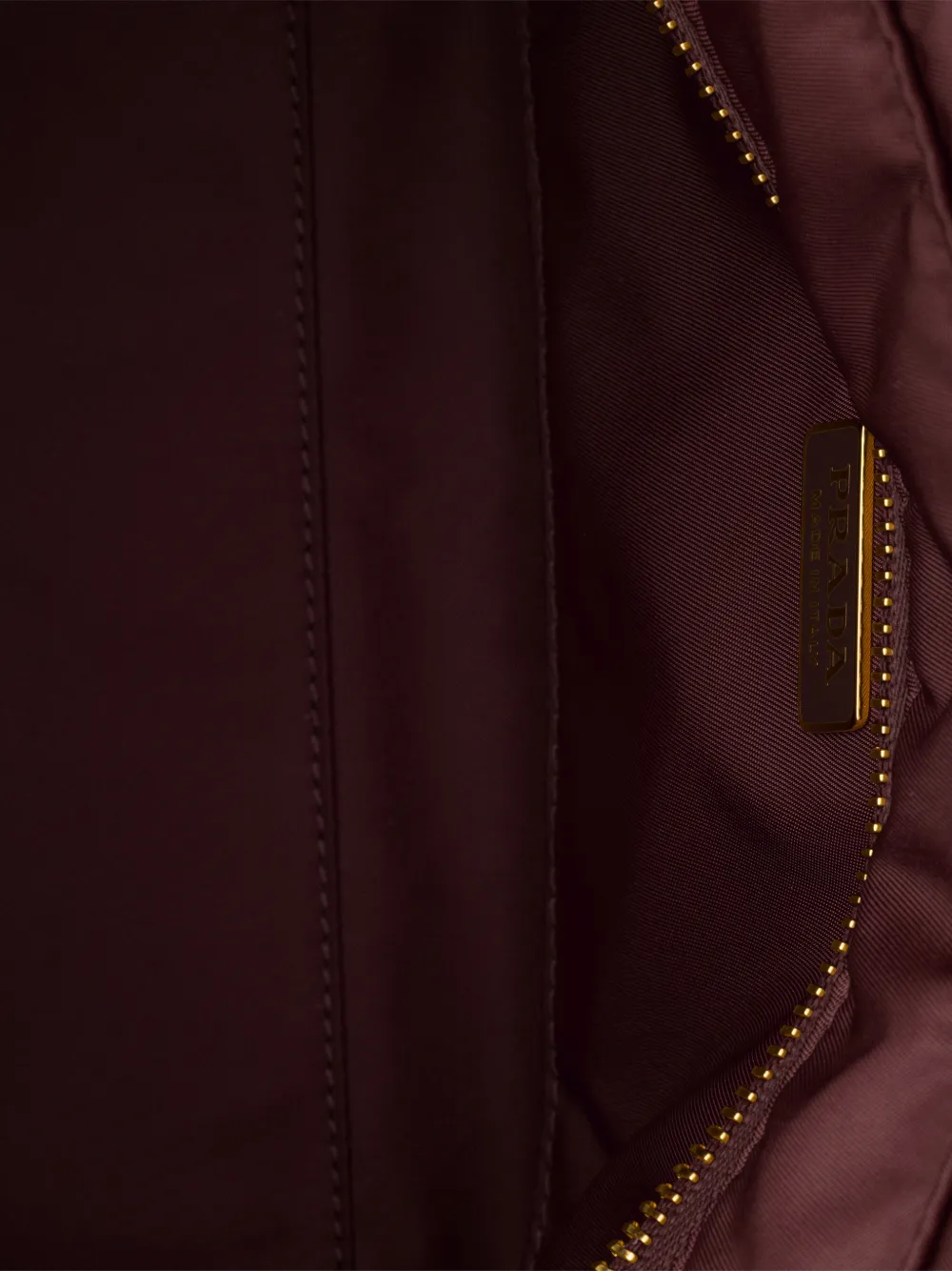 Prada Explore Re-Nylon medium schoudertas met klep Rood