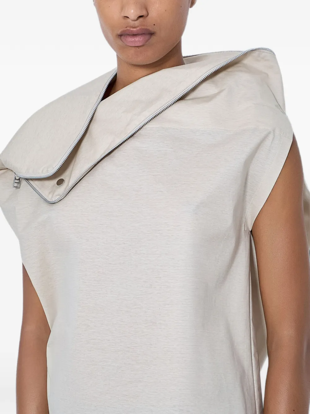 Issey Miyake Asymmetrische top met ritsdetail Beige