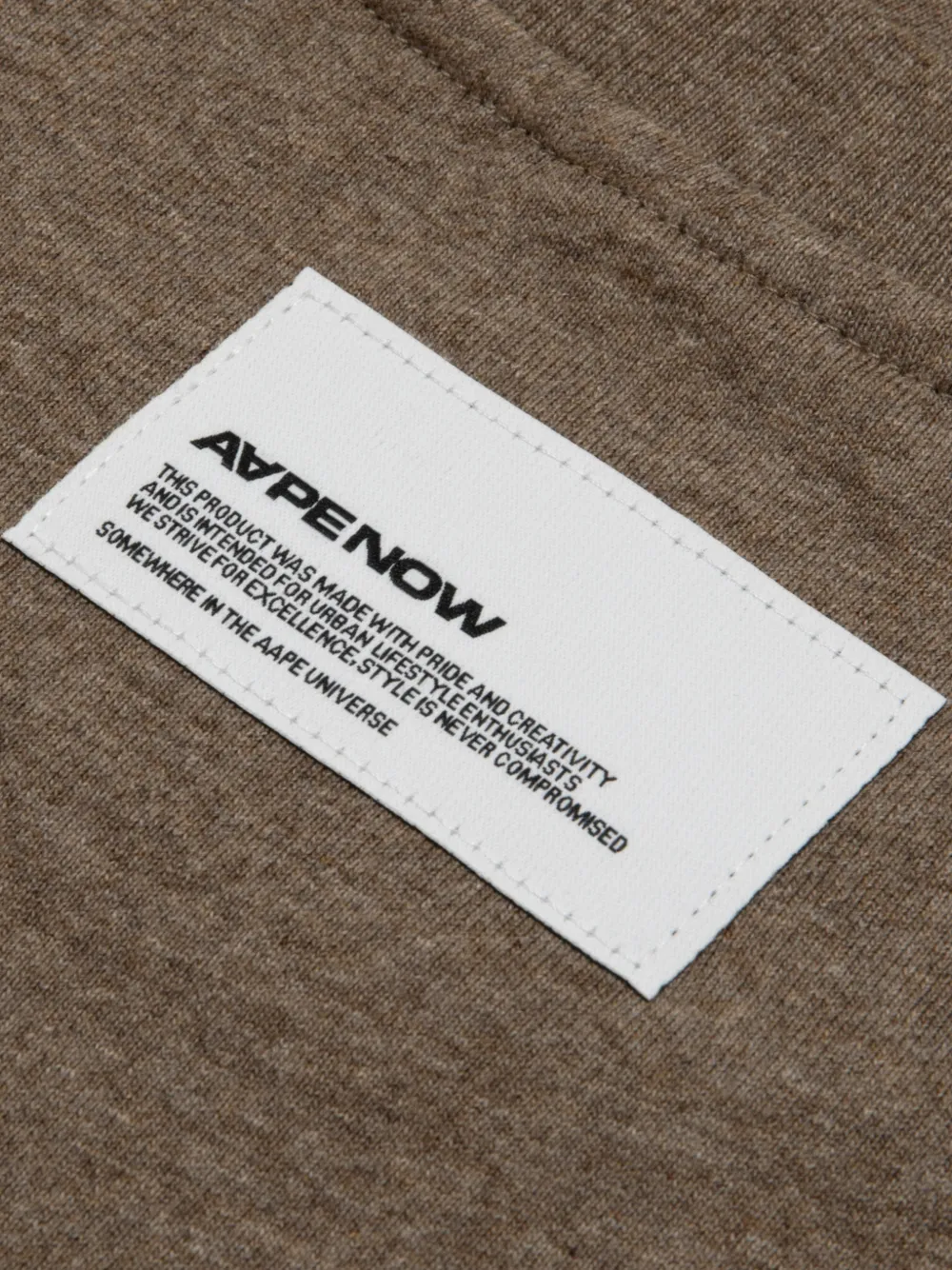 AAPE BY *A BATHING APE T-shirt met Moonface-patch en lange mouwen Bruin