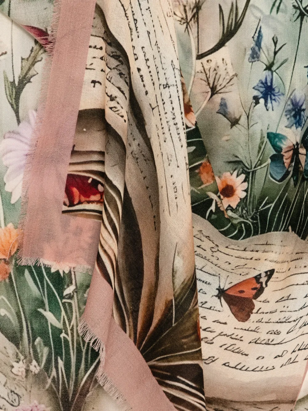 D'aniello Sjaal met bloemenprint en vlinder Beige