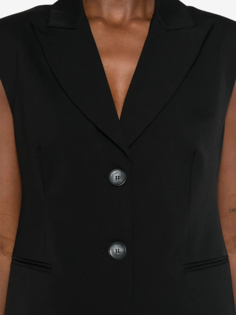 LE SULLY STUDIO Mouwloze gilet met enkele rij knopen Zwart