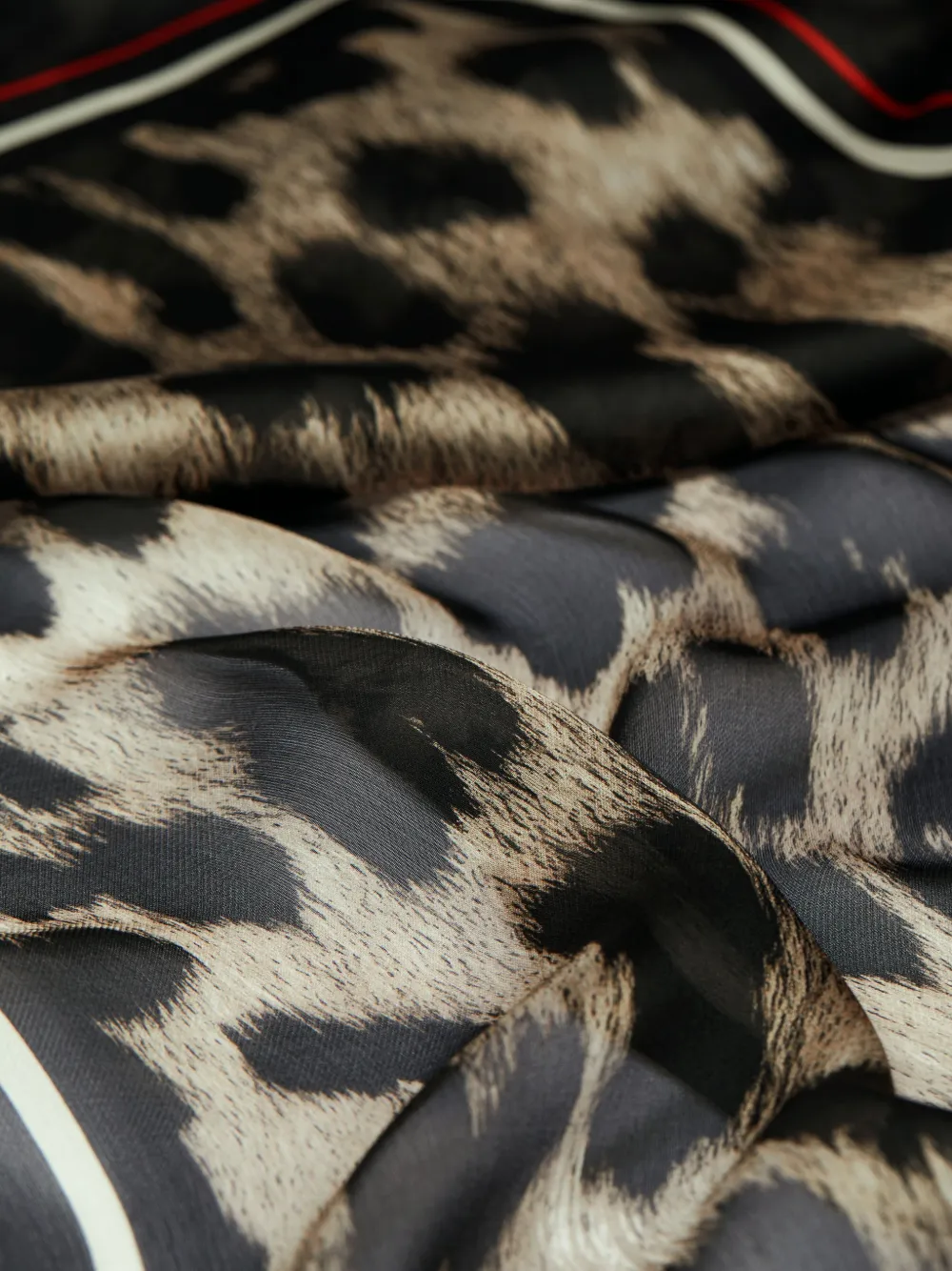 Givenchy Zijden chiffon stola met luipaard-print Beige