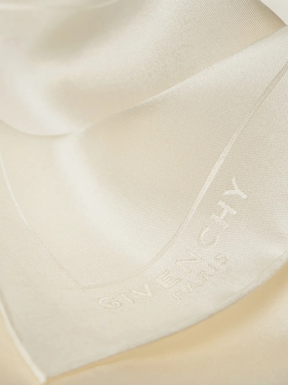 Givenchy Paris zijden jacquard met zak Beige