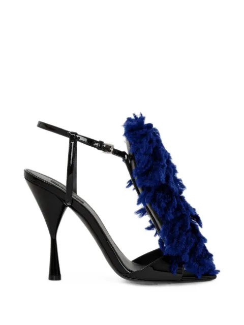 Givenchy Pompom Sandalen aus Lackleder und Strick