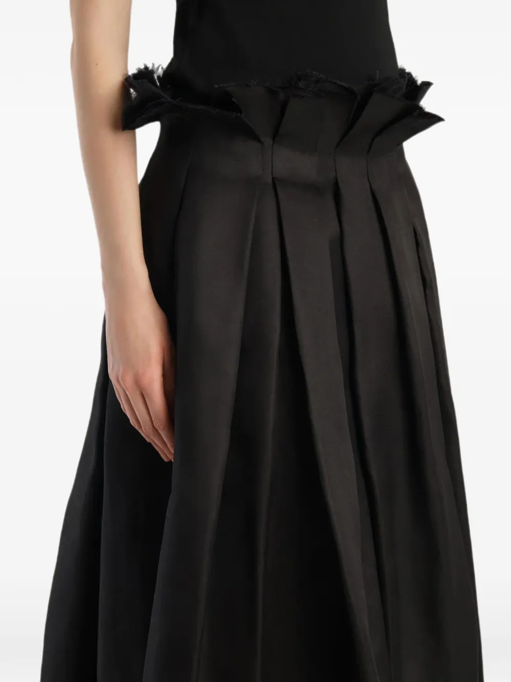 KHAITE Astrid Midi Skirt in Black, view 4