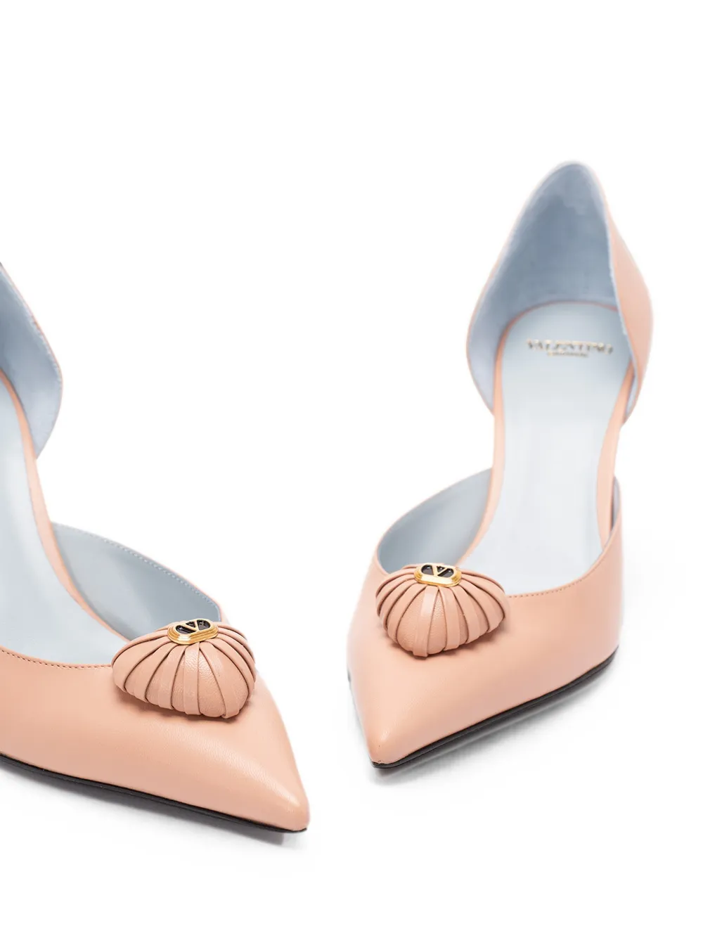 Valentino Garavani Cœur Royal VLogo Signature pumps Beige