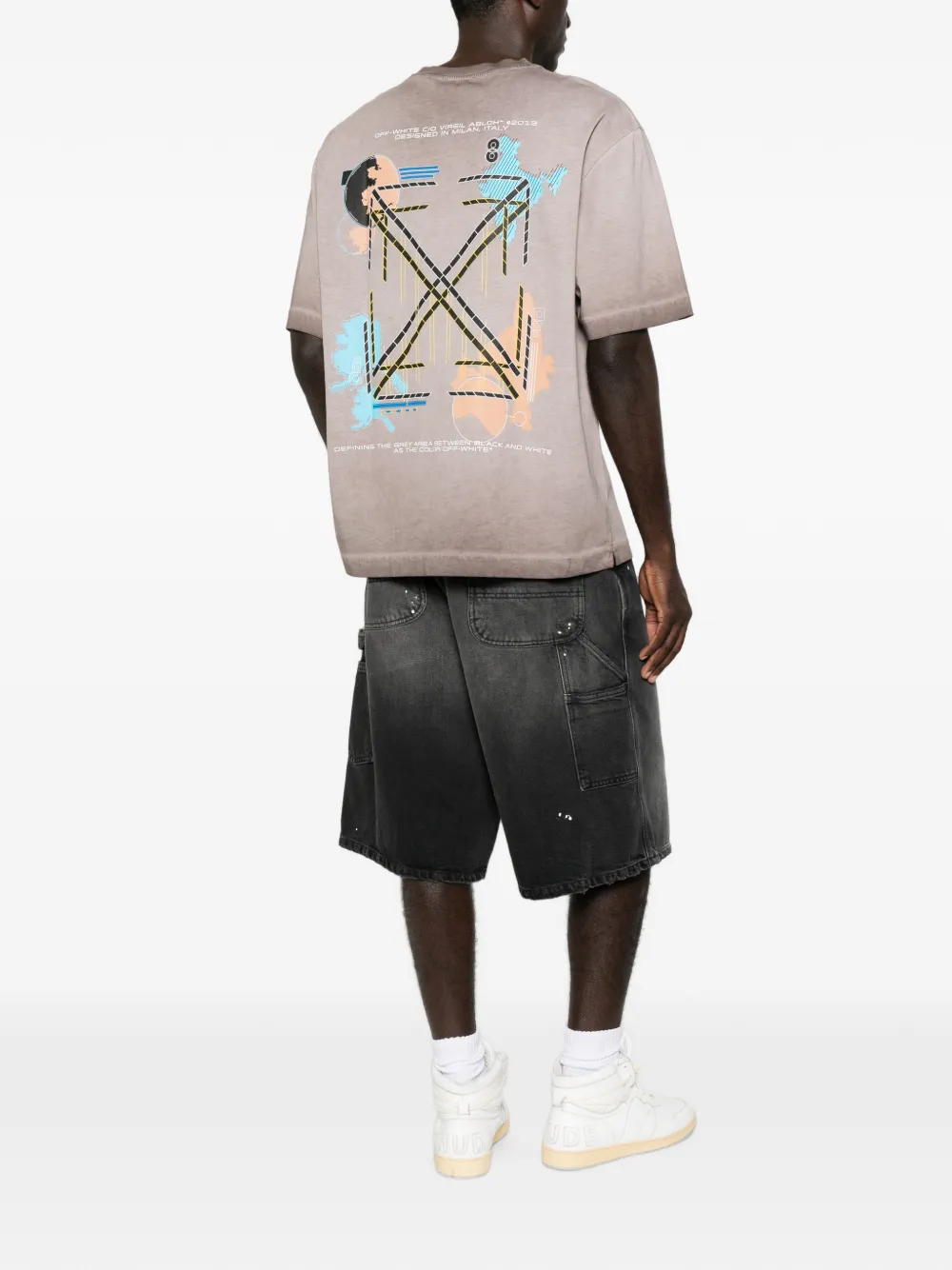 Off-White T-shirt met pijlprint Bruin