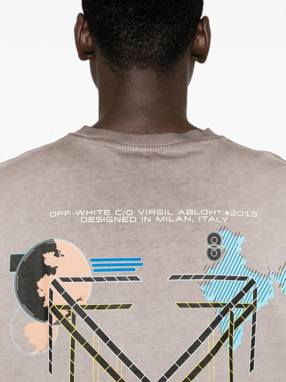 Off-White T-shirt met pijlprint Bruin