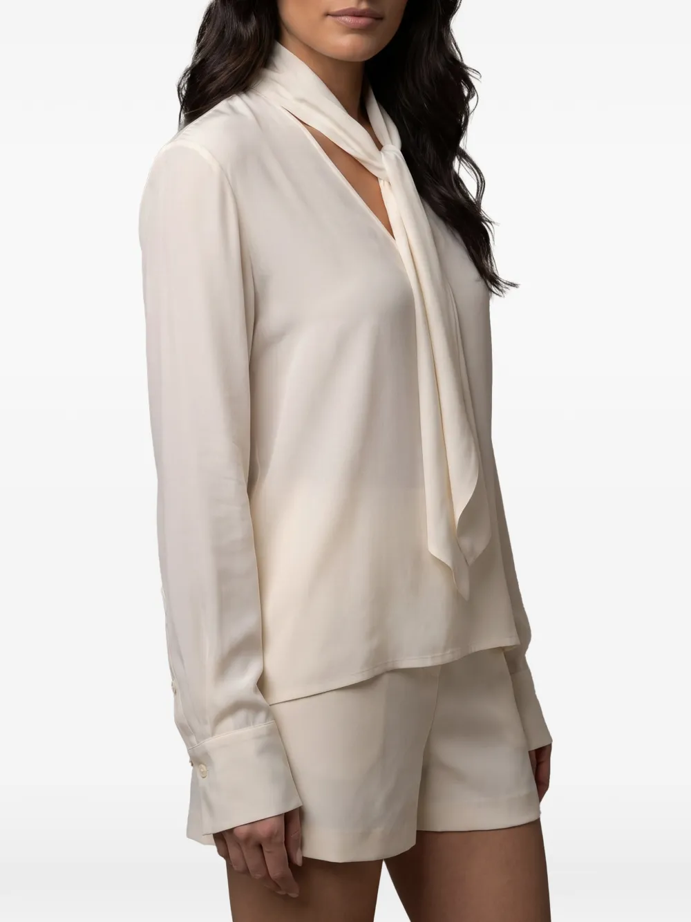 Federica Tosi Blouse met V-hals en gestrikte hals Beige