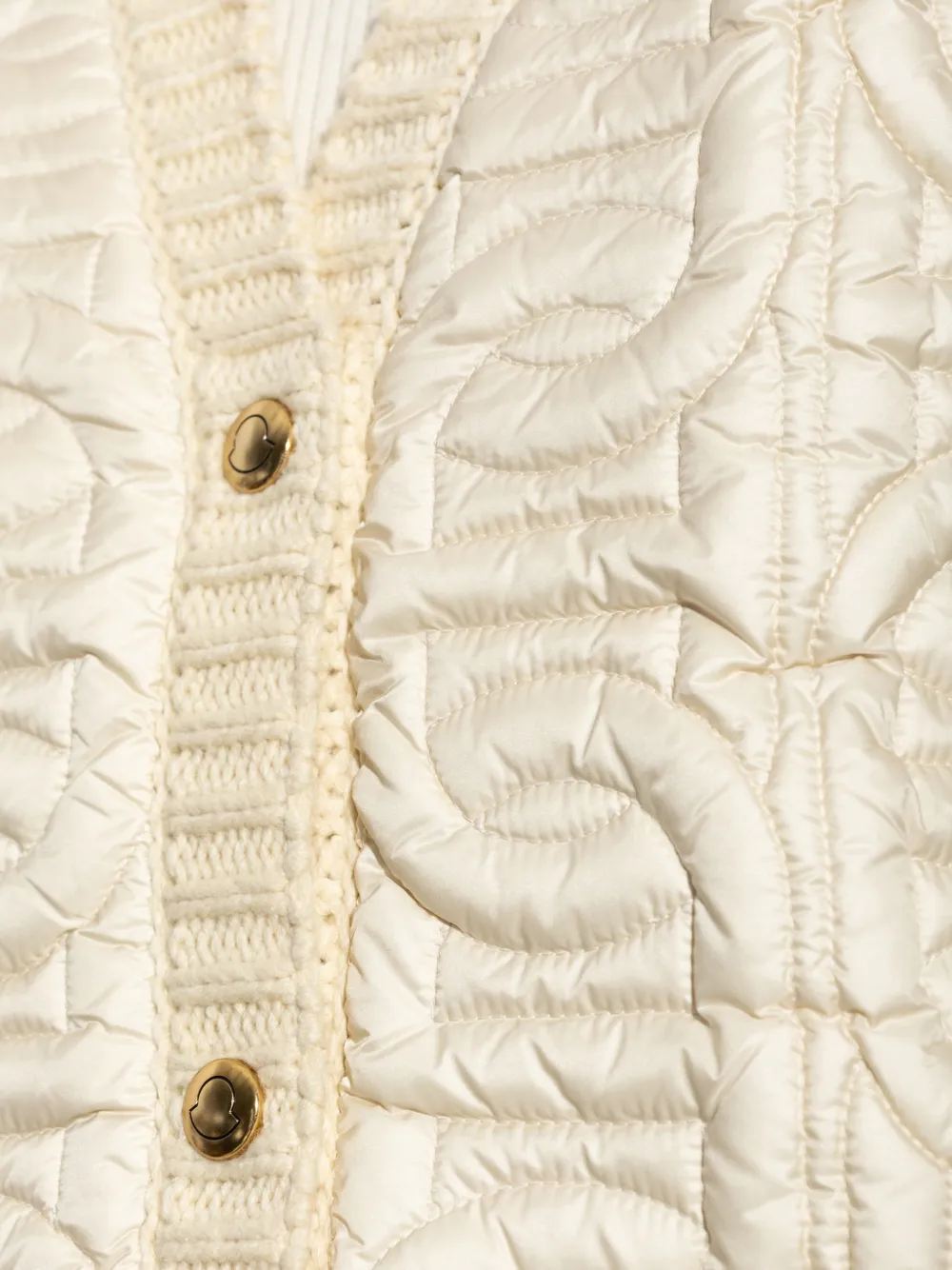 Moncler Gewatteerd vest met V-hals en ketting Beige